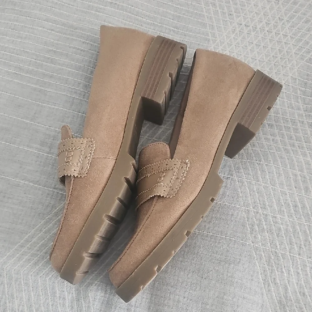 NWOB Life Stride Women's Tan Loafers